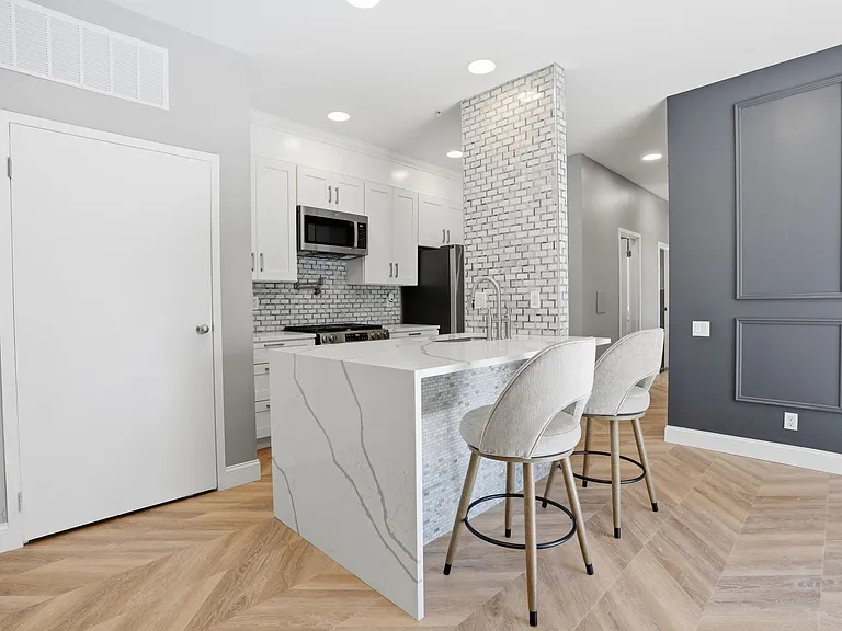 182 Gay St #110 — Photo 5