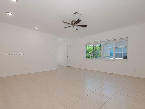 3rd image of 7522 SW 8th St