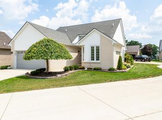 20051 Rockycrest Ct, Clinton Township, MI 48038