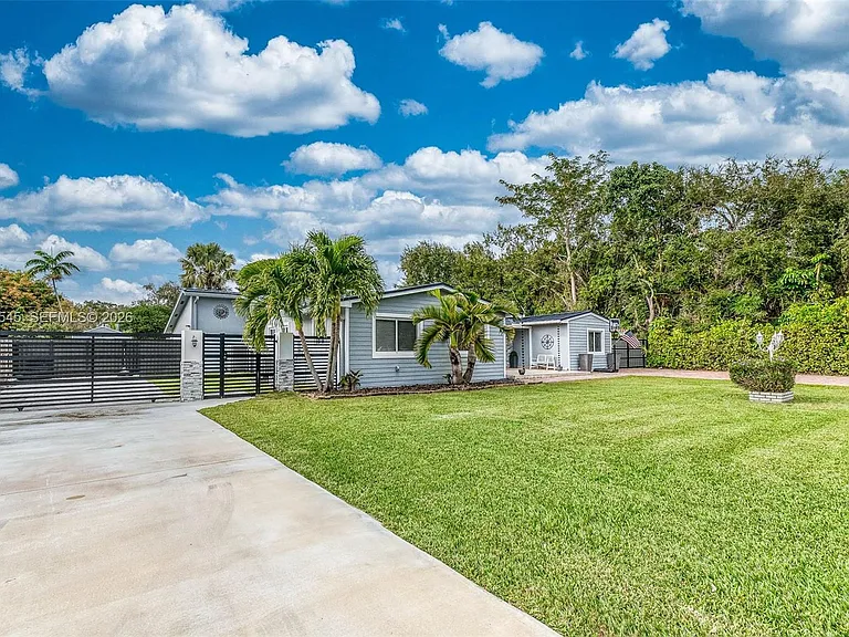 17420 SW 84th Ct — Photo 32
