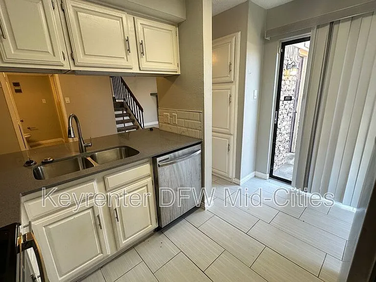 2623 Piedras Dr — Photo 12