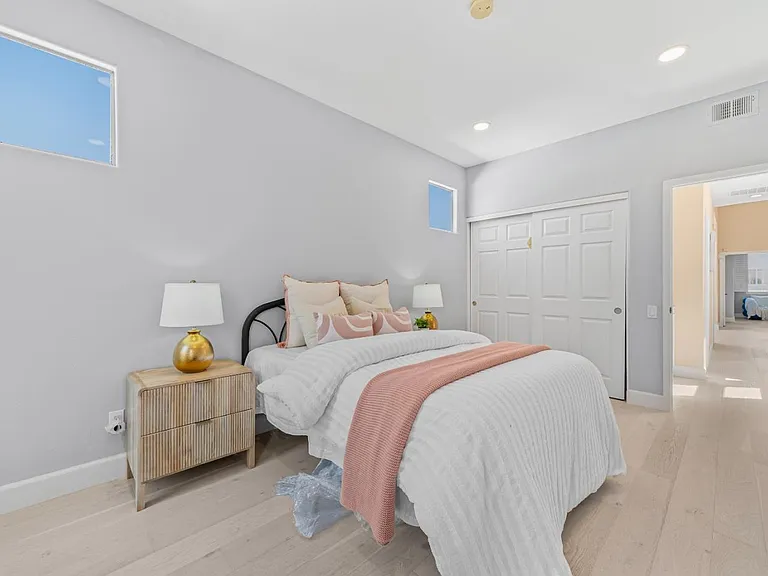856 Lakeshore Dr — Photo 24
