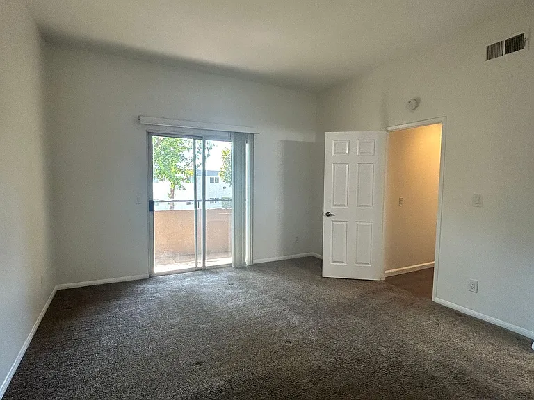 1377 Oakdale Ave — Photo 14