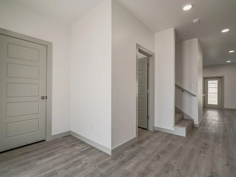 13513 Vinita Dr — Photo 4