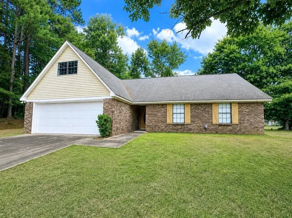 324 Deerfield Rd, Grenada, MS 38901
