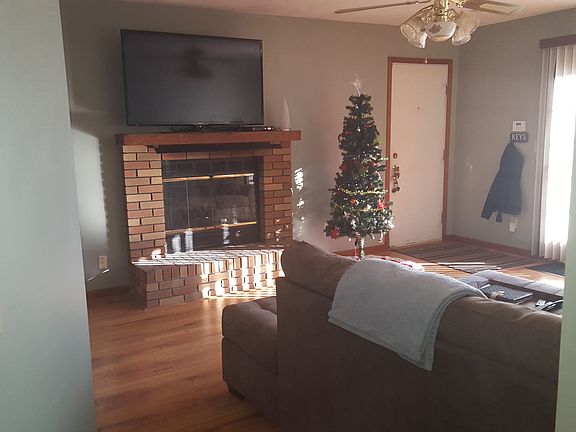 3rd image of 15605 Montrose Ave