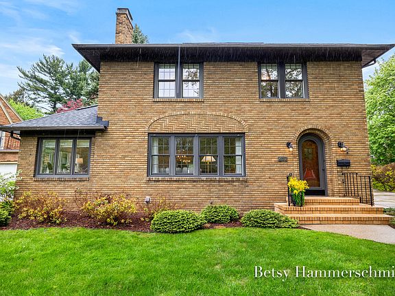 3rd image of 417 Cheshire Dr NE