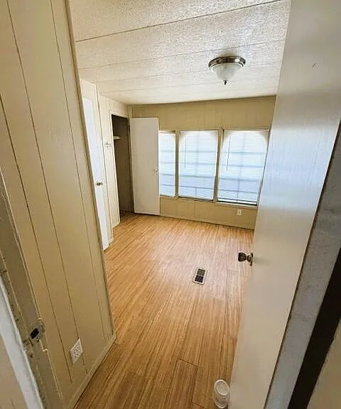 702 N State St — Photo 13
