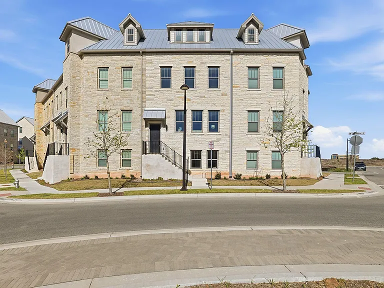 905 Pullman St — Photo 31
