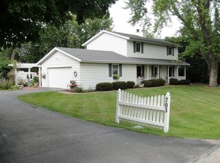 703 Crestview Ln, Fond Du Lac, WI 54935