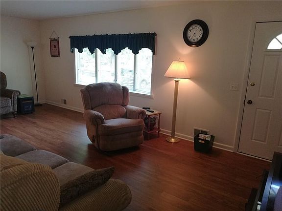 4th image of 79 Parkhurst Dr