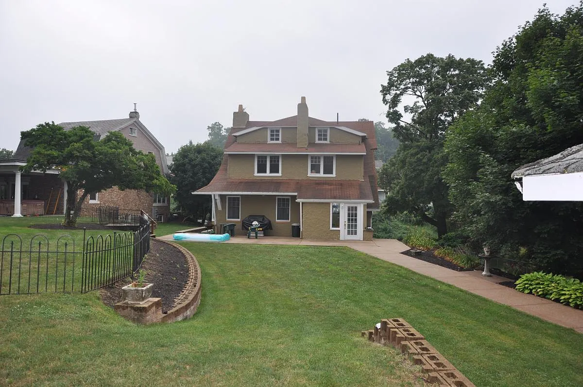4 bed, 2800 sqft, $2,400 — Photo 2