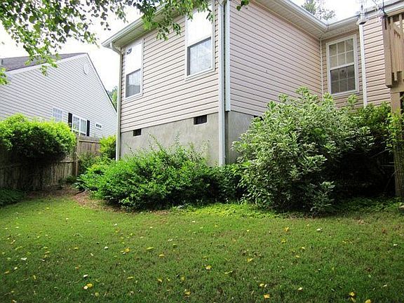 3rd image of 283 Southbank Dr
