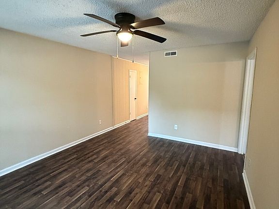 2nd image of 1002 Palmer Dr APT 9