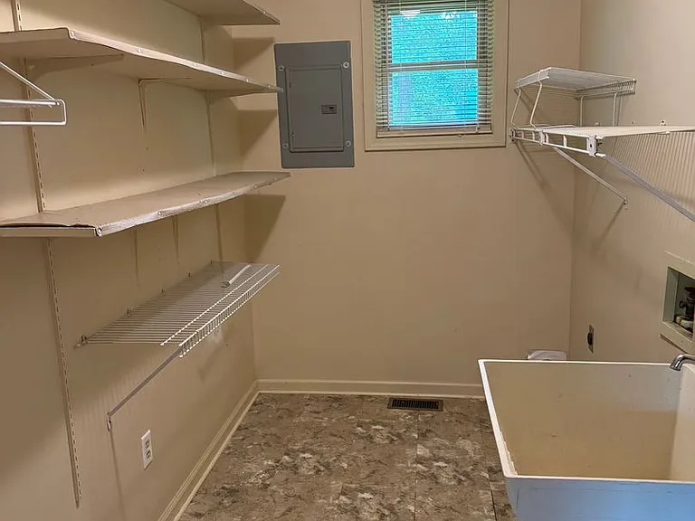 2277 Starbrooke Dr — Photo 13