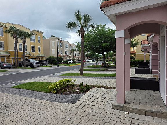 3rd image of 5038 Tideview Cir #22