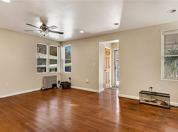 4th image of 2561 Young Ave
