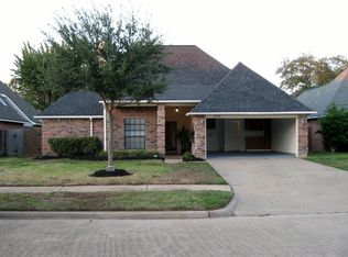 2722 Whispering Ct, Sugar Land, TX 77498