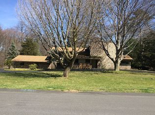 1202 Hedgewood Ln, Niskayuna, NY 12309