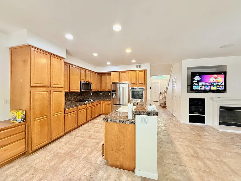 863 Dederick Ct — Photo 22