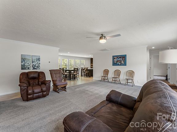 4th image of 1940 Eastbrook Cir