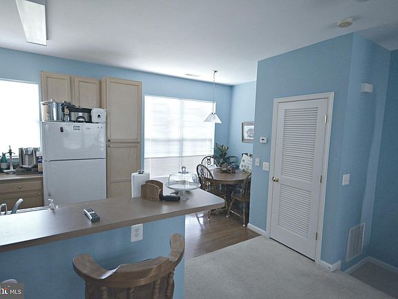4th image of 22984 Fontwell Sq