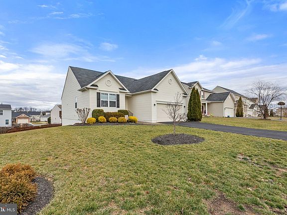 2nd image of 113 Collington Ct