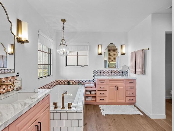 5th image of 615 Palos Verdes Dr W