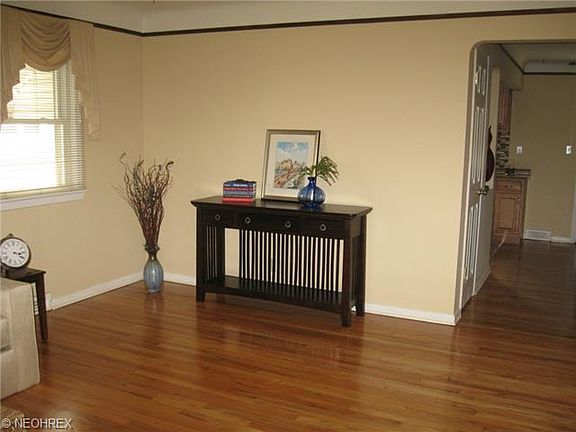 3rd image of 896 McKinley Ave