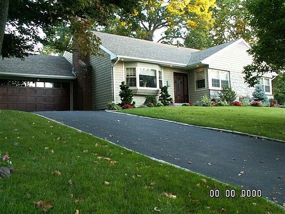 3rd image of 7 Pine Dr S