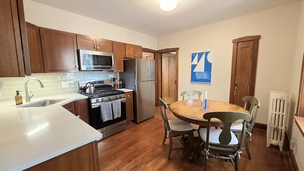 Kitchen / Dining Area - 2006 W Walton St #2A