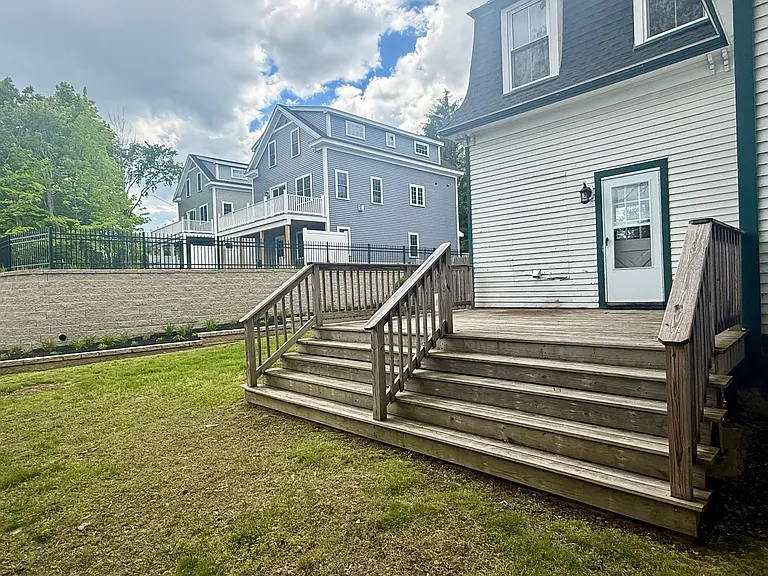 678A Maplewood Ave — Photo 29