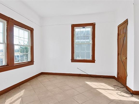 4th image of 3410 Paris Ave