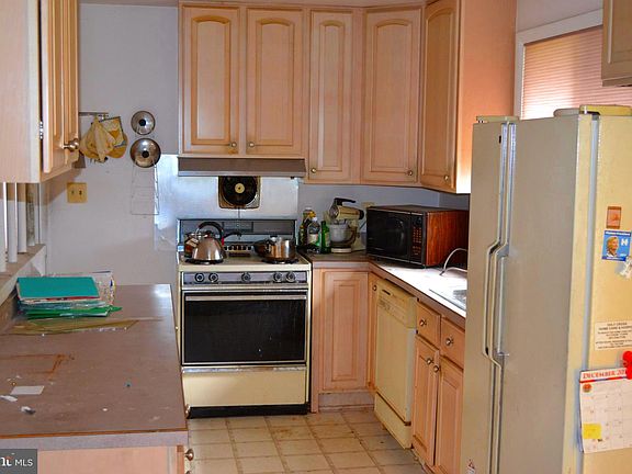 3rd image of 4914 McCall St