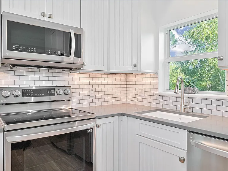 6941 Hunters Rd — Photo 30