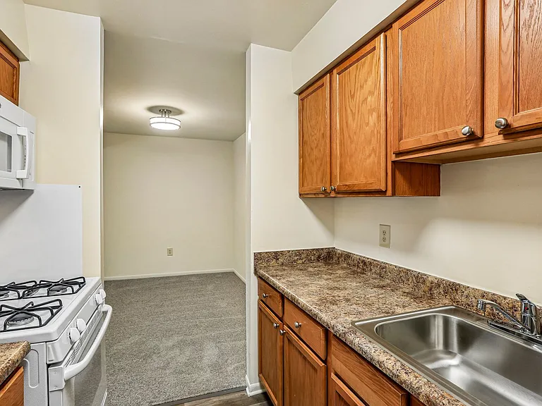 Plaza I Apartments — Photo 15