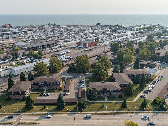5th image of 501 Riviera Dr #148