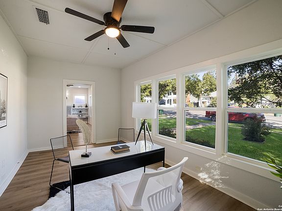 5th image of 510 W MISTLETOE AVE
