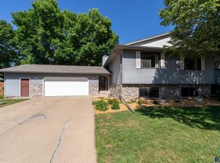 4013 S Crescent Dr, Sioux Falls, SD 57106