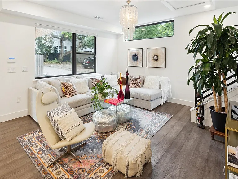 909 W Annie St #2 — Photo 4