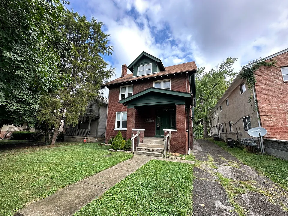 184 E 12th Ave