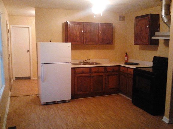 3rd image of 799 Kennesaw Dr