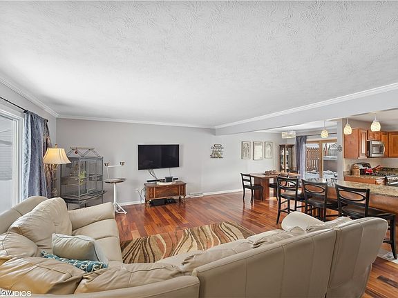3rd image of 16295 Lanier Ave