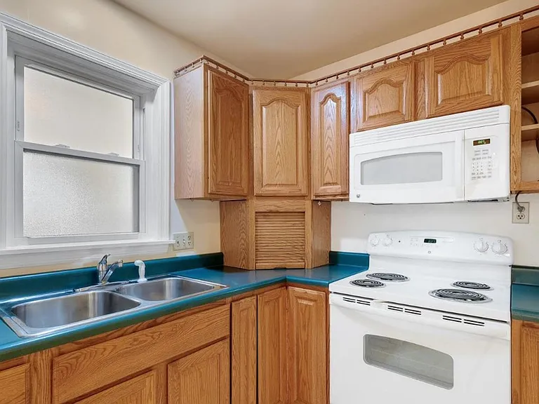 25 N Maple Ave — Photo 10