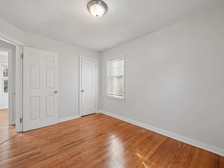 18627 Justine St — Photo 10