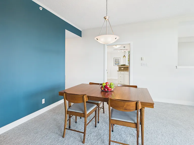 Sayward Hill Cres — Photo 16