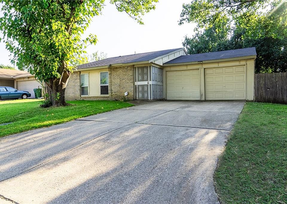 1st image of 2418 Clearwood Dr