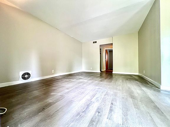 2nd image of 100 N Pennsylvania Ave APT B