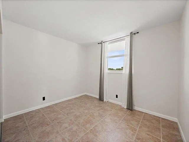 689 NE 6th Ct #4010 — Photo 4