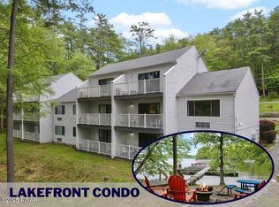 112 Waterview Dr #41, Hawley, PA 18428